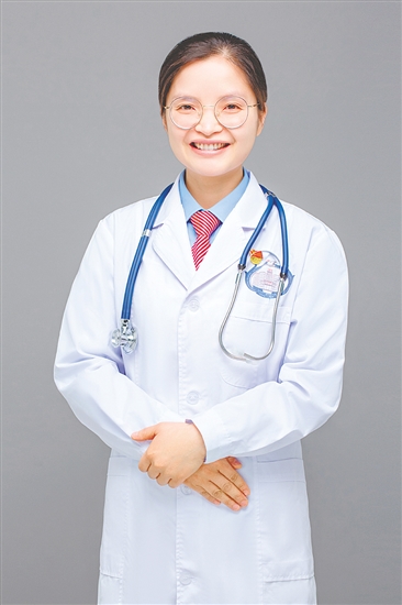 人物檔案：梁金碧，腎內(nèi)綜合科+老年病科五區(qū)主任助理，副主任醫(yī)師，從業(yè)16年，黨齡18年。
