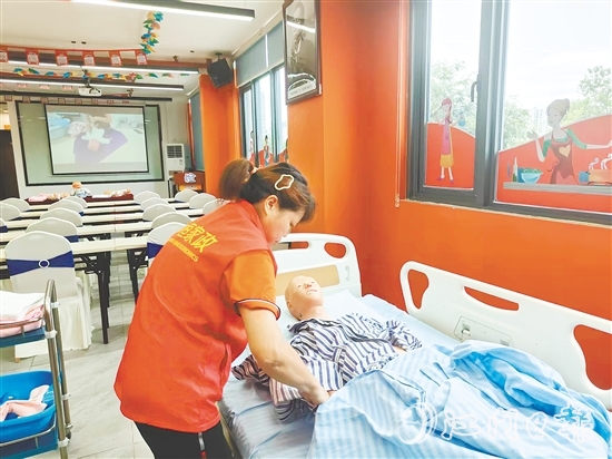“寧明之家”舉辦培訓(xùn)活動，幫助寧明籍務(wù)工人員提高就業(yè)技能。