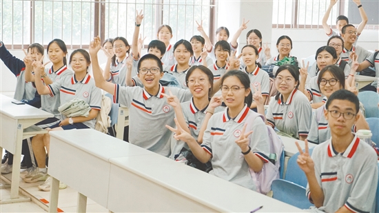 景賢學(xué)校學(xué)生：“我們考完啦！”