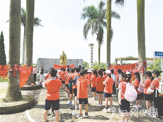 恩平歇馬學院以研學教育為核心紐帶，構建“文化傳承為魂、教育實踐為基、產(chǎn)業(yè)融合為體、新媒體傳播為翼”的全鏈條發(fā)展模式，打造鄉(xiāng)村文化研學高地。
