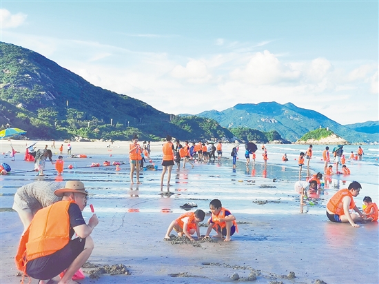 暑期，不妨到臺(tái)山川島踏浪。