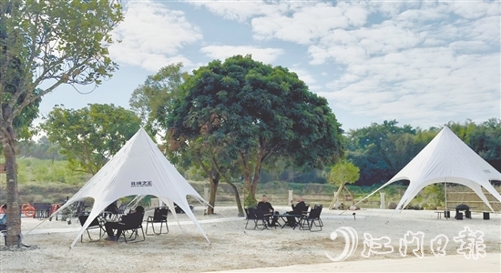 臺山的山海正以最溫柔的姿態(tài)敞開懷抱，這個夏天，不必遠(yuǎn)赴千里，只需驅(qū)車短距離便能在這里踏入一片融合自然秘境與人文韻味的露營天堂。