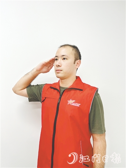 曾煥鴻用315小時的志愿服務(wù)時長，在基層一線寫下了退役軍人的擔(dān)當(dāng)。