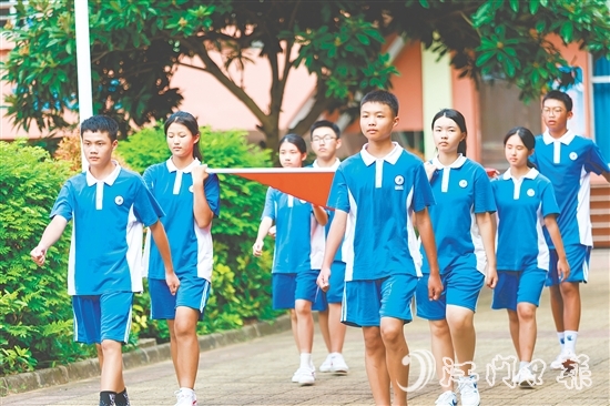 怡霖學校致力于培養(yǎng)學生擁有健全人格、社會責任感與家國情懷。