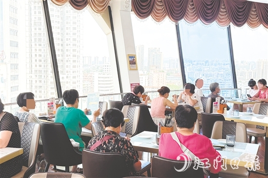 新僑都旋轉(zhuǎn)西餐廳得到江門(mén)人的認(rèn)可。