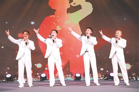 22支參賽隊(duì)伍以飽滿的熱情和精湛的技藝，演繹了一首首經(jīng)典軍旅歌曲。