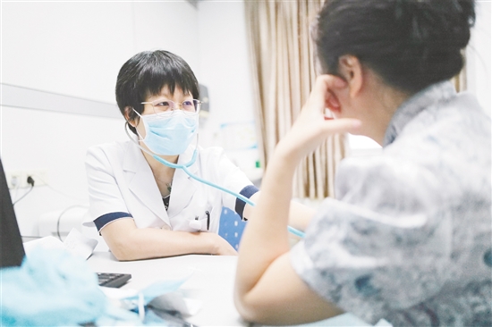 周末名醫(yī)門診提供專家一對(duì)一服務(wù)。