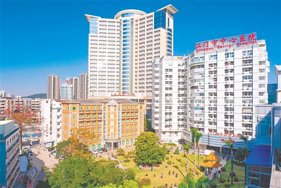 江門市中心醫(yī)院正以“一體兩翼多極”的新格局，書寫新時代醫(yī)師的榮耀篇章。