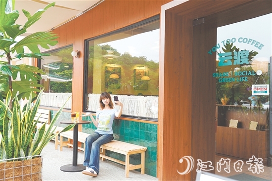 “云渡咖啡”以法式自然風(fēng)為設(shè)計(jì)基調(diào)，隨便一拍，都是森系電影大片的感覺。