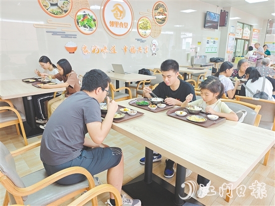 禮樂鄰里食堂開啟“全齡友好”模式，吸引不少年輕人前往。