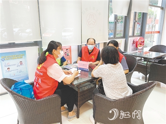 豐雅社區(qū)深化與法院、檢察院的協(xié)作，組建專業(yè)法治宣傳隊(duì)，助力化解群眾糾紛。