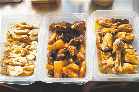 外擺菜品豐富。