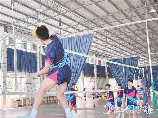 排球運(yùn)動(dòng)學(xué)校不斷為各級(jí)球隊(duì)輸送“新鮮血液”。