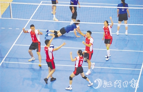 球員慶祝勝利時(shí)刻。