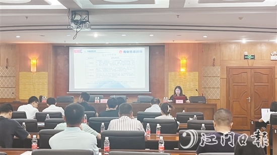 粵財普惠江門擔(dān)保公司向企業(yè)宣講金融政策。