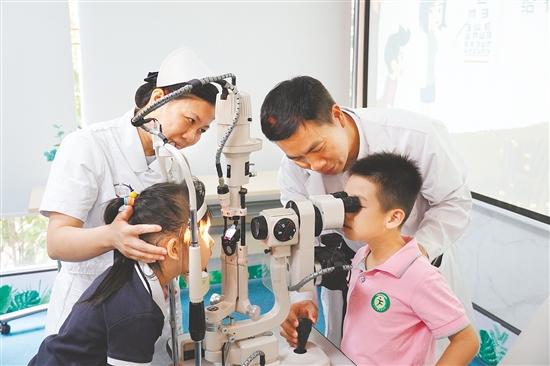 視力檢查可以掌握孩子的眼健康情況。