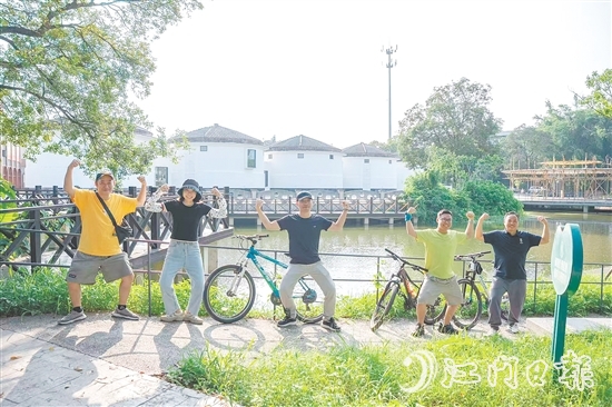 塘口墟社區(qū)組織年輕人開展環(huán)圩騎行活動(dòng)。