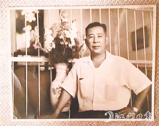 梅文鼎生活照，攝于20世紀60年代的香港。
