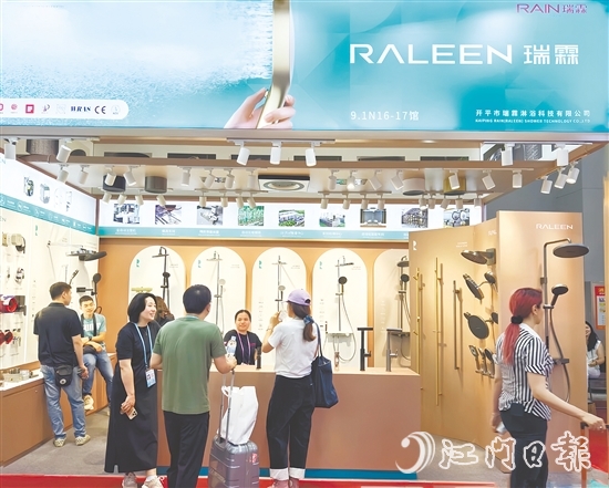 在第137屆廣交會(huì)上，開(kāi)平水暖衛(wèi)浴企業(yè)火力全開(kāi)，爭(zhēng)取更多全球訂單。