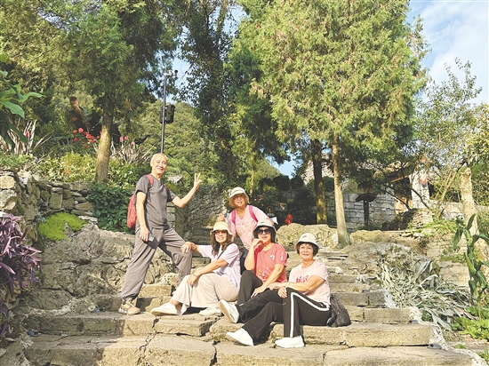 江門春秋國旅的9月收客量預(yù)計同比增長20%左右，以中老年群體為主。