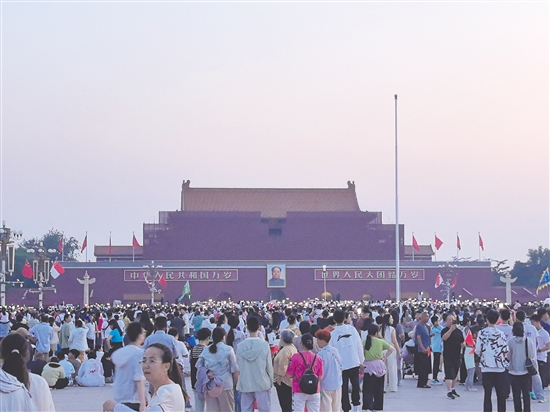 當前北京已成為江門市民秋季出游的“頂流”目的地。圖為北京天安門廣場。