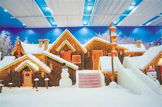 古勞水鄉(xiāng)冰雪大世界的雪鄉(xiāng)小屋溫馨可愛。
