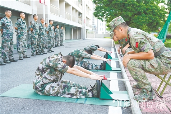預(yù)定新兵接受役前教育。