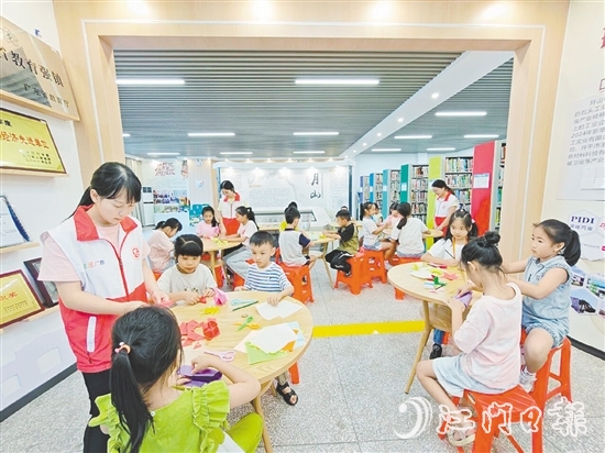 孩子們在趣味盎然的剪折紙活動中，開啟一場感受傳統(tǒng)文化魅力的紙藝體驗之旅。