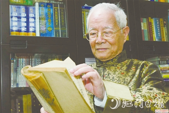 已故開平籍“國醫(yī)大師”鄧鐵濤。資料圖片