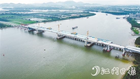 潭江特大橋主跨順利合龍。