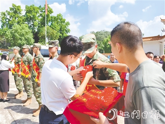 新兵歡送會(huì)現(xiàn)場(chǎng)。
