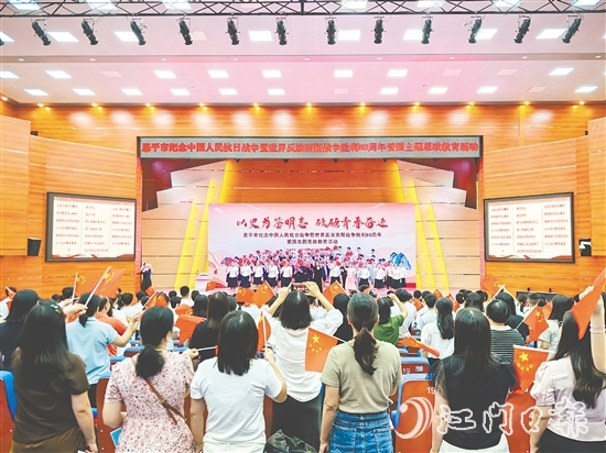 活動的最后，參加活動人員一起高唱《歌唱祖國》。