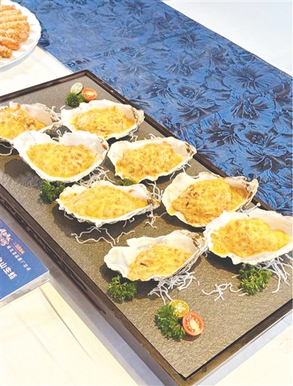 海膽醬烤臺(tái)山生蠔色澤誘人。