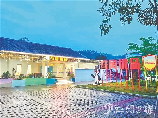 近年來，馬岡鎮(zhèn)以馬岡鵝為龍頭產(chǎn)品，深入推進全國首個鎮(zhèn)域行政區(qū)品牌“馬岡優(yōu)品”建設(shè)。