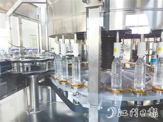 恩州山泉水是江門水都產(chǎn)業(yè)園引進(jìn)的首個項目，于去年正式投產(chǎn)。