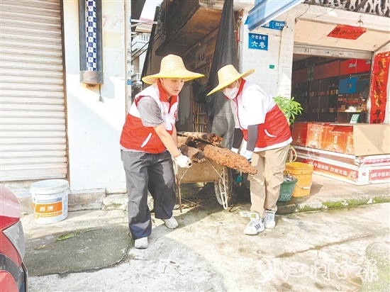 青年突擊隊(duì)在防疫一線顯擔(dān)當(dāng)。