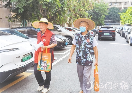 北門社區(qū)退休人士加入志愿服務(wù)隊(duì)，做好防蚊滅蚊宣傳員。