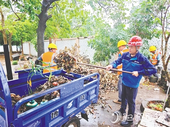 中交一航局華南工程有限公司組建志愿服務隊，助力端芬鎮(zhèn)開展全方位環(huán)境整治。