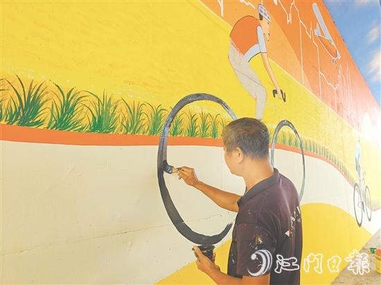 水泥墻面被色彩豐富的巨型壁畫所取代，成為一道亮眼的風景線。