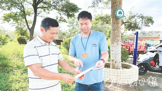 那吉鎮(zhèn)人大代表到基層開(kāi)展普法宣傳。