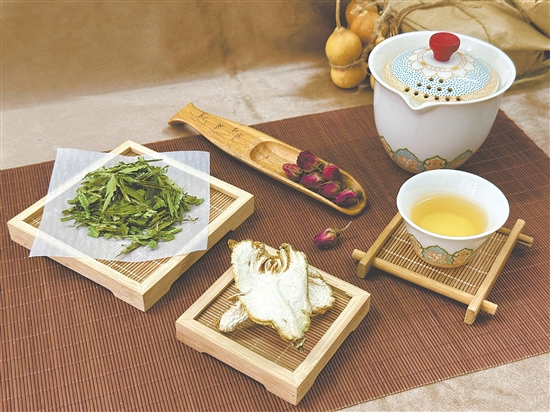 江門市五邑中醫(yī)院推出了多款養(yǎng)生茶飲。