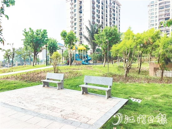 如今的南湖灣小區(qū)環(huán)境干凈整潔，蚊蟲(chóng)明顯減少。