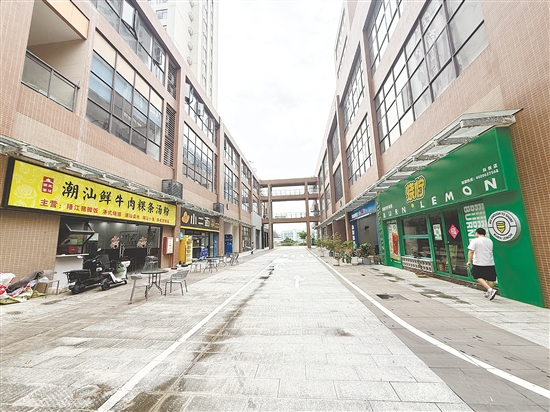 江門科創(chuàng)公園商業(yè)內(nèi)街引進多元業(yè)態(tài)，豐富園區(qū)消費場景。