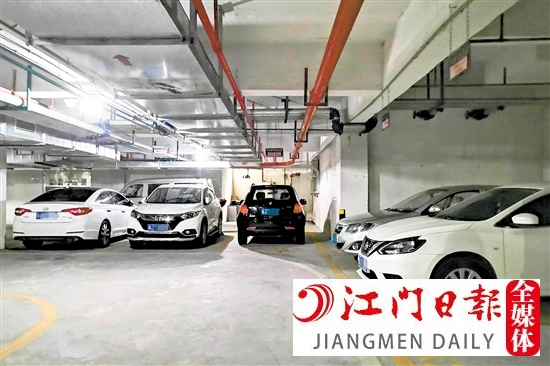 產(chǎn)權(quán)車位買賣交易手續(xù)與商鋪的交易手續(xù)一樣。