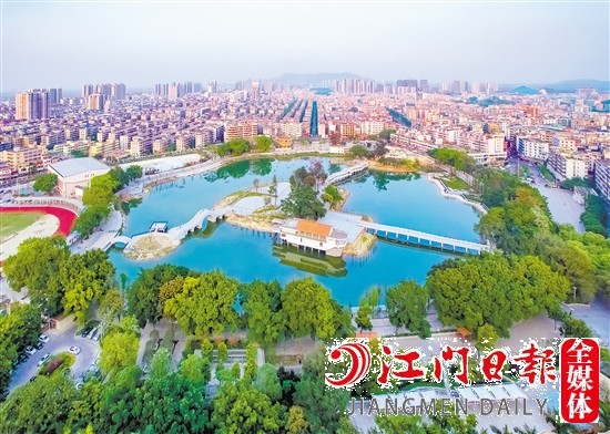 鶴山城市面貌提質(zhì)升級(jí)。圖為鶴山北湖公園。