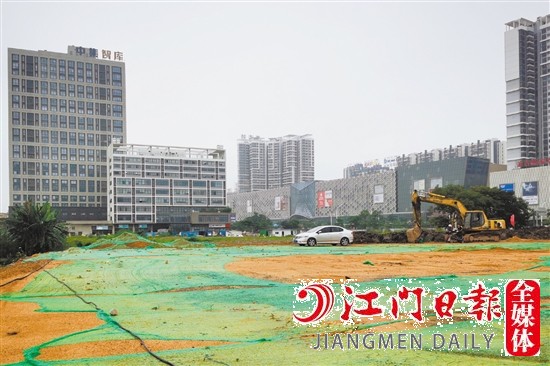 新會駿景灣新盤位于美吉特購物廣場旁。