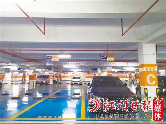 部分開發(fā)商對車位進(jìn)行大力促銷。