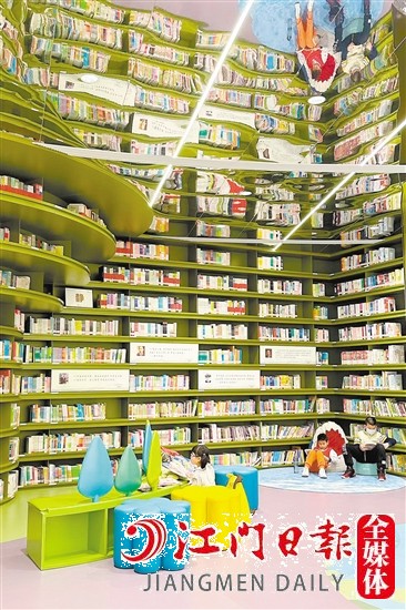 博富控股配建的臺山中心圖書館，豐富了居民的文化生活，也成了網(wǎng)紅打卡地。