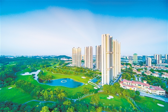 蒲葵之夢·天心與高爾夫球場無距接壤。