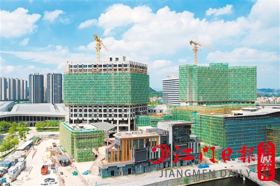 濱江新區(qū)大型商業(yè)配套保利時(shí)光匯正在如火如荼建設(shè)中。